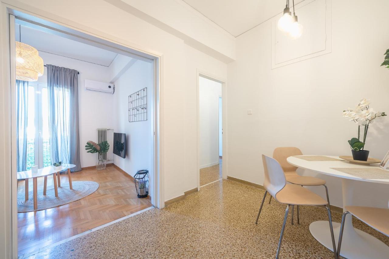 Acropolis View Apt: Cozy In Apartment Athens